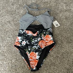 CUPSHE NWT never worn one piece swimsuit Large